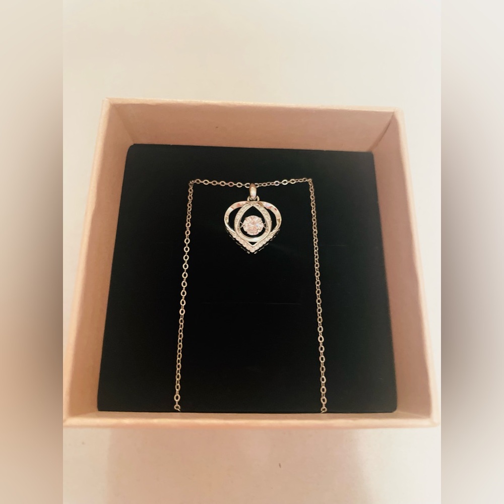 Exquisite Sterling Silver Contour Pendant 18 Heart Shaped Necklace Center Stone